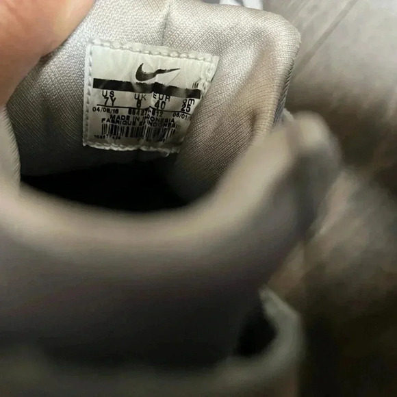 Nike Air Huarache Run Cool  Grey Athletic Shoes Fits a Size 7Y US - Picture 2 of 4